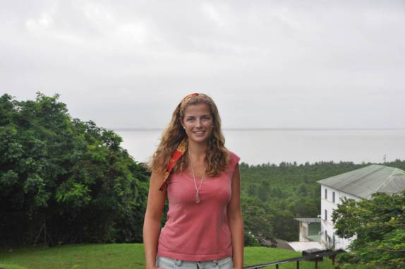 No alto de colina em Cayenne, com o mar ao fundo, na Guiana Francesa